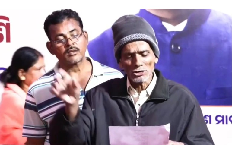 Poetry recitation for the CM at 16th Public Grievance Hearing