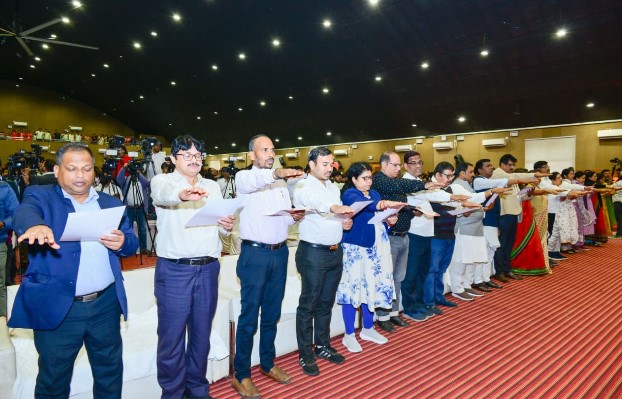 Odisha CM attends National Youth Day celebrations at Utkal University