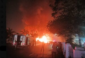 Fire At Bhubaneswar Unit-I Market: ଭୁବନେଶ୍ୱର ୧ ନମ୍ବର ହାଟରେ ବଡ଼ ଧରଣର ଅଗ୍ନିକାଣ୍ଡ, ଜଳିଗଲା ୪୦ରୁ ଅଧିକ ଦୋକାନ