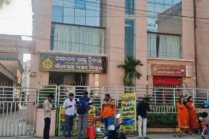 Parking Fees at Bhakta Nivas: କମିବନି ଭକ୍ତନିବାସ ପାର୍କିଂ ଫି: ଅରବିନ୍ଦ ପାଢ଼ୀ 