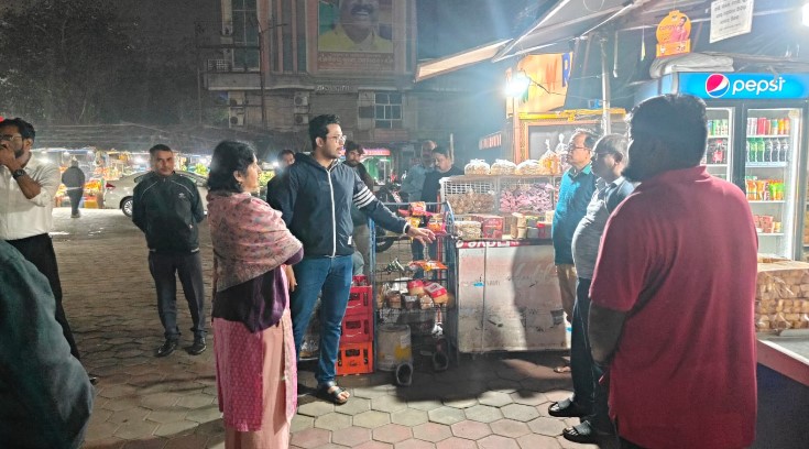 Usha Padhee conducts Late-Night Inspection Of Sanitation Operations In Bhubaneswar