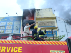 Fire Freaks Out In Supermarket: ଭୁବନେଶ୍ୱର ସୁପରମାର୍କେଟ୍‌ରେ ଭୟଙ୍କର ଅଗ୍ନିକାଣ୍ଡ