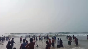 Tourist Swept Away In Puri Sea Beach: ପୁରୀ ସମୁଦ୍ରରେ ଭାସିଗଲେ ୫ ପର୍ଯ୍ୟଟକ