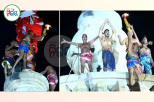 Maha Shivratri: ନିର୍ଦ୍ଧାରିତ ସମୟ ପୂର୍ବରୁ ଲିଙ୍ଗରାଜ ମନ୍ଦିରରେ ଉଠିଲା ମହାଦୀପ