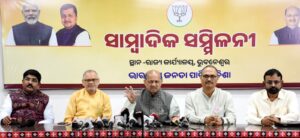 Paddy Procurement: ଧାନ କିଣାକୁ ନେଇ ରାଜନୀତି କରିବା ଉଚିତ୍ ନୁହେଁ: ମନମୋହନ ସାମଲ