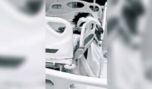 Cuttack SCB Medical ICU Patient Fall: ବିଶ୍ବସ୍ତରୀୟ ଏସ୍‌ସିବିରେ ଚାଲିଛି ଏମିତି ଚିକିତ୍ସା; ଆଇସିୟୁ ବେଡ୍‌ରୁ ଖସିପଡ଼ିଲେ ରୋଗୀ କିନ୍ତୁ କେହି ଜାଣିପାରିଲେନି