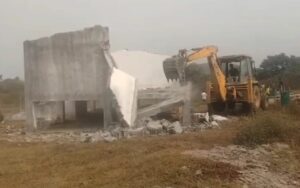 Illegal Encroachment: ଉଚ୍ଛେଦ ହେଲା ପୂର୍ବତନ ବିଧାୟକ ପ୍ରଣବ ବଳବନ୍ତରାୟଙ୍କ ବେଆଇନ ଫାର୍ମ ହାଉସ