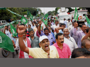 BJD Protest In BBSR: ଚାଷୀ ସମସ୍ୟା ନେଇ ରାଜଧାନୀ ରାଜରାସ୍ତାକୁ ଓହ୍ଲାଇଲା ବିଜେଡି