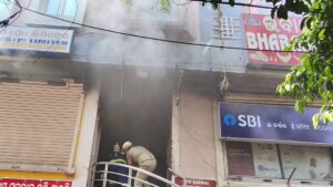Major Fire Breaks Out At Priyadarshini Market: ଭୁବନେଶ୍ୱର ସିଆରପି ଛକ ନିକଟ ପ୍ରିୟଦର୍ଶିନୀ ମାର୍କେଟ୍‌ କମ୍ପ୍ଲେକ୍ସରେ ଭୟଙ୍କର ଅଗ୍ନିକାଣ୍ଡ