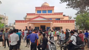 Nimapada Police Torture: ପୋଲିସ ନିର୍ଯ୍ୟାତନା ସହି ନପାରି ଯୁବକଙ୍କ ଆତ୍ମହତ୍ୟା; ଥାନା ଆଗରେ ମୃତଦେହ ରଖି ଧାରଣା