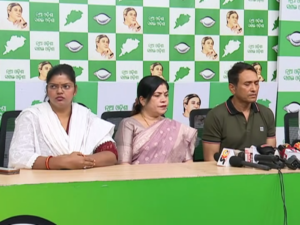 BJD Pressmeet ବିଧାୟିକାଙ୍କ କ୍ୱାର୍ଟର୍ସରେ ପୋଲିସ ପଶିବା ଘଟଣା; ପୋଲିସକୁ ମାରି ଥାଆନ୍ତି ଚାପୁଡ଼ା: ମନୋରମା ମହାନ୍ତି