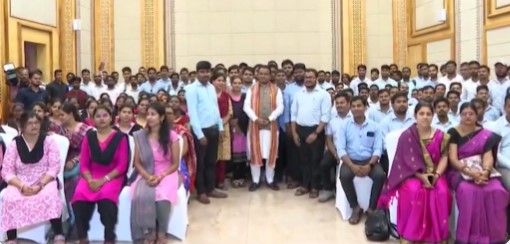 odisha-cm-regularises-over-13000-schematic-junior-teachers