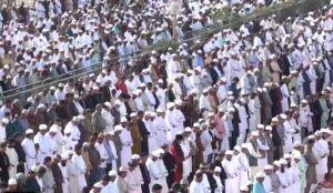 Eid-ul-Fitr 2026: ସାରା ଦେଶରେ ଧୁମଧାମରେ ପାଳନ ହେଉଛି ଇଦ୍-ଉଲ୍-ଫିତର୍, ମସଜିଦରେ ଜମିଛି ଭିଡ଼