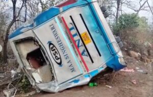 Daspalla Accident: ଦଶପଲ୍ଲାରେ ଟୁରିଷ୍ଟ ବସ୍ ଦୁର୍ଘଟଣାଗ୍ରସ୍ତ; ୫ ମୃତ, ୪୦ରୁ ଉର୍ଦ୍ଧ ଆହତ
