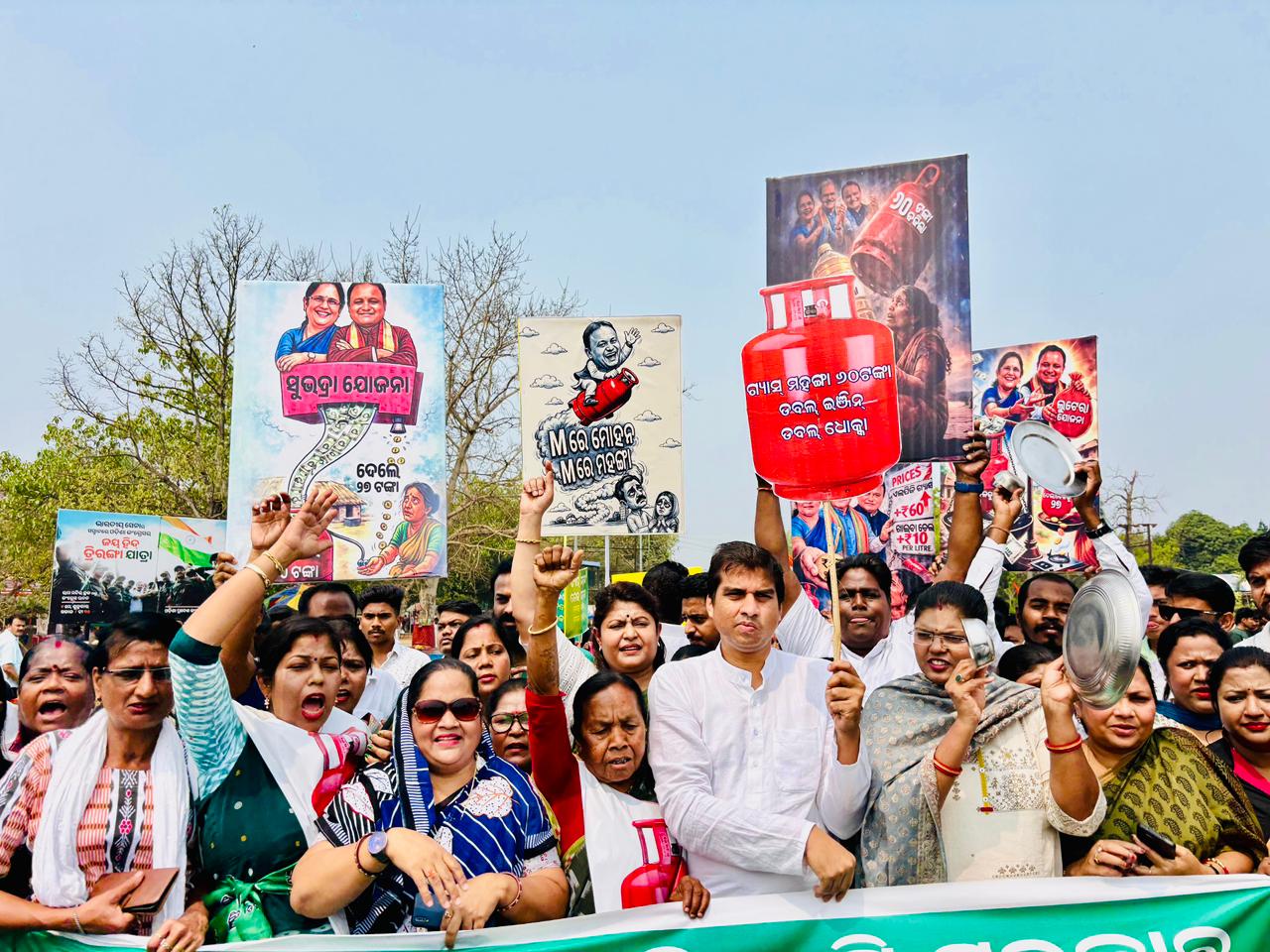 bjd-holds-massive-protest-against-lpg-price-hike