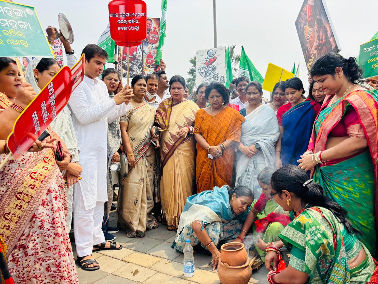 bjd-holds-massive-protest-against-lpg-price-hike