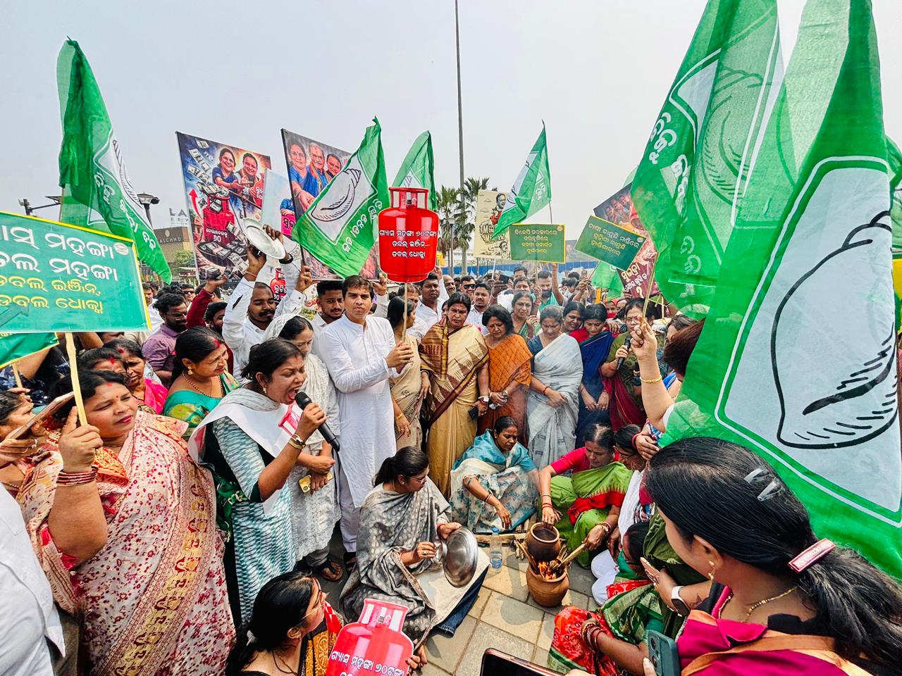 bjd-holds-massive-protest-against-lpg-price-hike