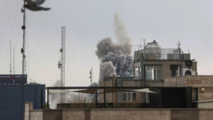 Middle East Tensions: ଦୁବାଇ ଅନ୍ତର୍ଜାତୀୟ ଏୟାରପୋର୍ଟ ନିକଟରେ ପୁଣି ଆକ୍ରମଣ କଲା ଇରାନ୍; ଜଣେ ଭାରତୀୟଙ୍କ ସମେତ ଚାରି ଆହତ