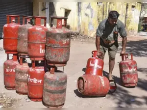 Pradhan Mantri Ujjwala Yojana: ‘ଉଜ୍ଜ୍ବଳା’ ସିଲିଣ୍ଡର ବିପ୍ଳବ ଏବେ ବୋଝ !