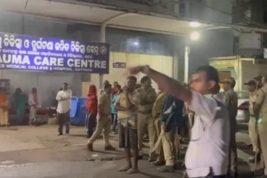 SCB Fire Tragedy: ଏସସିବିରେ ଅଗ୍ନିକାଣ୍ଡ ଘଟଣା; ମୃତ୍ୟୁ ସଂଖ୍ୟା ୧୨କୁ ବୃଦ୍ଧି