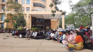112 Call Centre Staff Protest: ଧାରଣାରେ ୧୧୨ କଲ୍ ସେଣ୍ଟର କର୍ମଚାରୀ