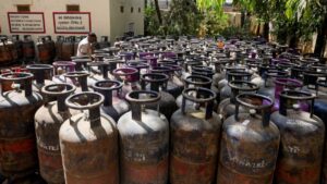 Commercial Cylinder Price: କମର୍ସିଆଲ ଏଲପିଜି ସିଲିଣ୍ଡର ପିଛା ଦର ୧୯୫ ଟଙ୍କା ୫୦ ପଇସା ବୃଦ୍ଧି