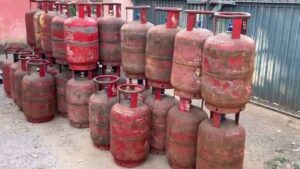 Llligal Gas Cylinder: ମୋହନା ହାଇସ୍କୁଲ ଛକ ନିକଟରୁ ୫୧ ବେଆଇନ୍ ଗ୍ୟାସ୍ ସିଲିଣ୍ଡର ଜବତ