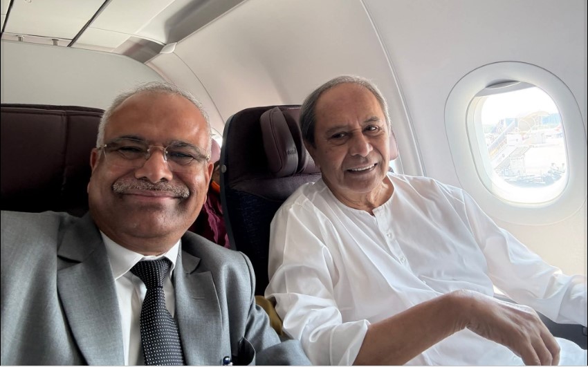 Naveen Patnaik and Pitambar Acharya Travel Together on Flight