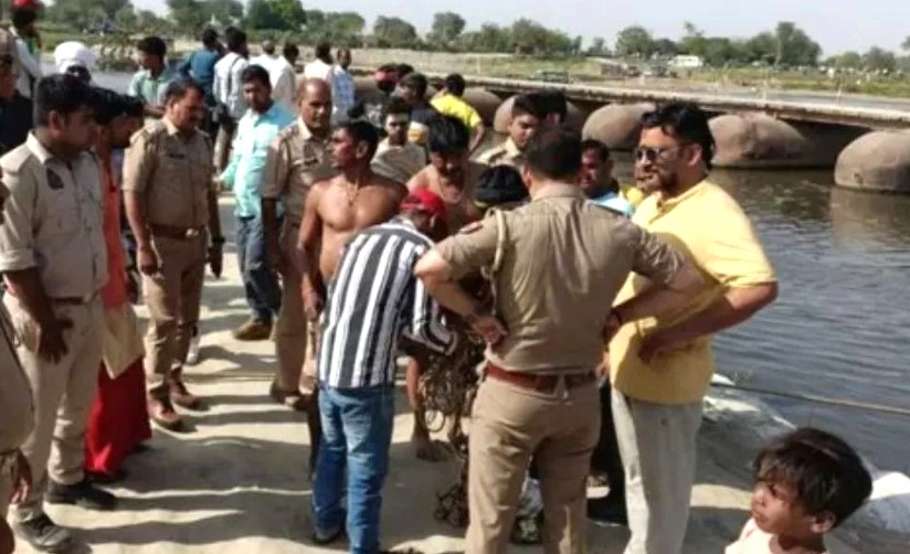 10 dead as boat capsizes in Yamuna river