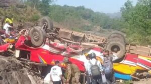 Bus Accident In Jammu And Kashmir: ଜମ୍ମୁ କଶ୍ମୀରରେ ୧୦୦ ଫୁଟ ତଳକୁ ଖସିଲା ଯାତ୍ରୀବାହୀ; ୧୫ ମୃତ 