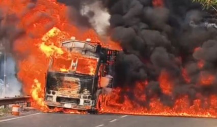 truck-catches-fire-in-bhubaneswar