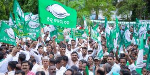 Voter Deletion Row: ରାଜ୍ୟରେ ୯.୮ ଲକ୍ଷ ଭୋଟରଙ୍କ ନାଁ କଟିବା ଘଟଣା; ଭୁବନେଶ୍ୱରରେ ବିଜେଡି କର୍ମୀଙ୍କ ପ୍ରତିବାଦ