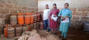 Illegal Gas Cylinder Racket Busted: ଭୁବନେଶ୍ୱରରେ ବେଆଇନ ଗ୍ୟାସ ସିଲିଣ୍ଡର ରାକେଟର ପର୍ଦ୍ଦାଫାଶ