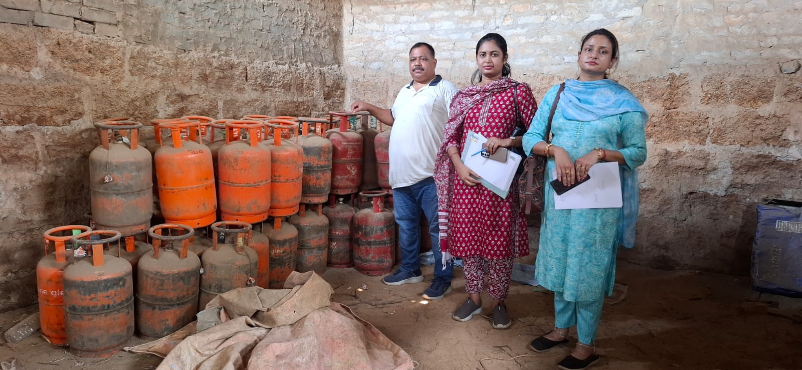 illegal-gas-cylinder-racket-busted-in-bhubaneswar
