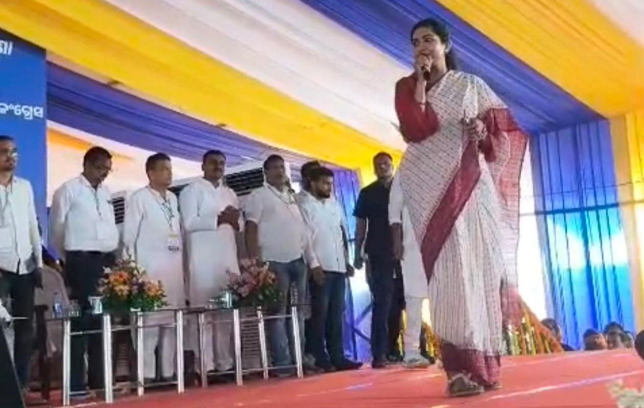 Congress slams Sophia for attending another party's meeting