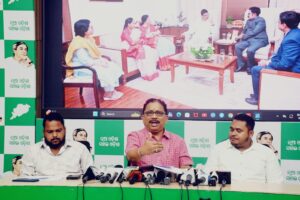 IRS officers ill-Treated at Lok Bhavan: ଲୋକ ଭବନରେ ୨ ଆଇଆରଏସ ଅଧିକାରୀଙ୍କ ଉପରେ ଦୁର୍ବ୍ୟବହାର ଘଟଣାକୁ ନିନ୍ଦା କଲା ବିଜେଡି