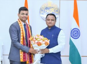 CM Felicitates OCS Topper Bubun Sahu: ଲୋକସେବା ଭବନରେ ଓସିଏସ୍ ଟପର୍ ବୁବୁନ ସାହୁଙ୍କୁ ସମ୍ବର୍ଦ୍ଧିତ କଲେ ମୁଖ୍ୟମନ୍ତ୍ରୀ ମୋହନ ମାଝୀ 