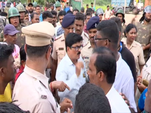 Third-Degree Allegation at Barang Police Station: ବାରଙ୍ଗ ଥାନାରେ ଯୁବକଙ୍କୁ ଥାର୍ଡ ଡିଗ୍ରୀ ଘଟଣା; ରାସ୍ତା ଅବରୋଧ କଲେ ଗ୍ରାମବାସୀ
