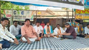 Farmers Protest in Bhawanipatna: ଧାନ ପଞ୍ଜୀକରଣକୁ ନେଇ ଇନ୍ଦ୍ରାବତୀ ପ୍ରକଳ୍ପ ଅଞ୍ଚଳର ଚାଷୀଙ୍କ ଆନ୍ଦୋଳନ