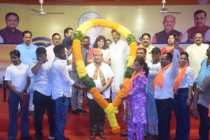 Rudranarayan Samantaray Joins BJP: ରାଜ୍ୟ କାର୍ଯ୍ୟାଳୟରେ ମିଶ୍ରଣ ପର୍ବ; ସମର୍ଥକଙ୍କ ସହ ବିଜେପିରେ ଯୋଗଦେଲେ ରୁଦ୍ର ନାରାୟଣ ସାମନ୍ତରାୟ