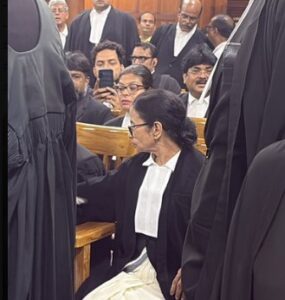 Mamata Banerjee arrives at Calcutta High Court as a Lawyer