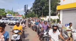 ईंधन संकट: स्टॉक होने के बावजूद क्यों लगी लंबी कतारें?