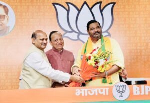 देबाशीष का दलबदल: बीजेडी में बढ़ती बेचैनी और कमजोर पड़ता विपक्ष