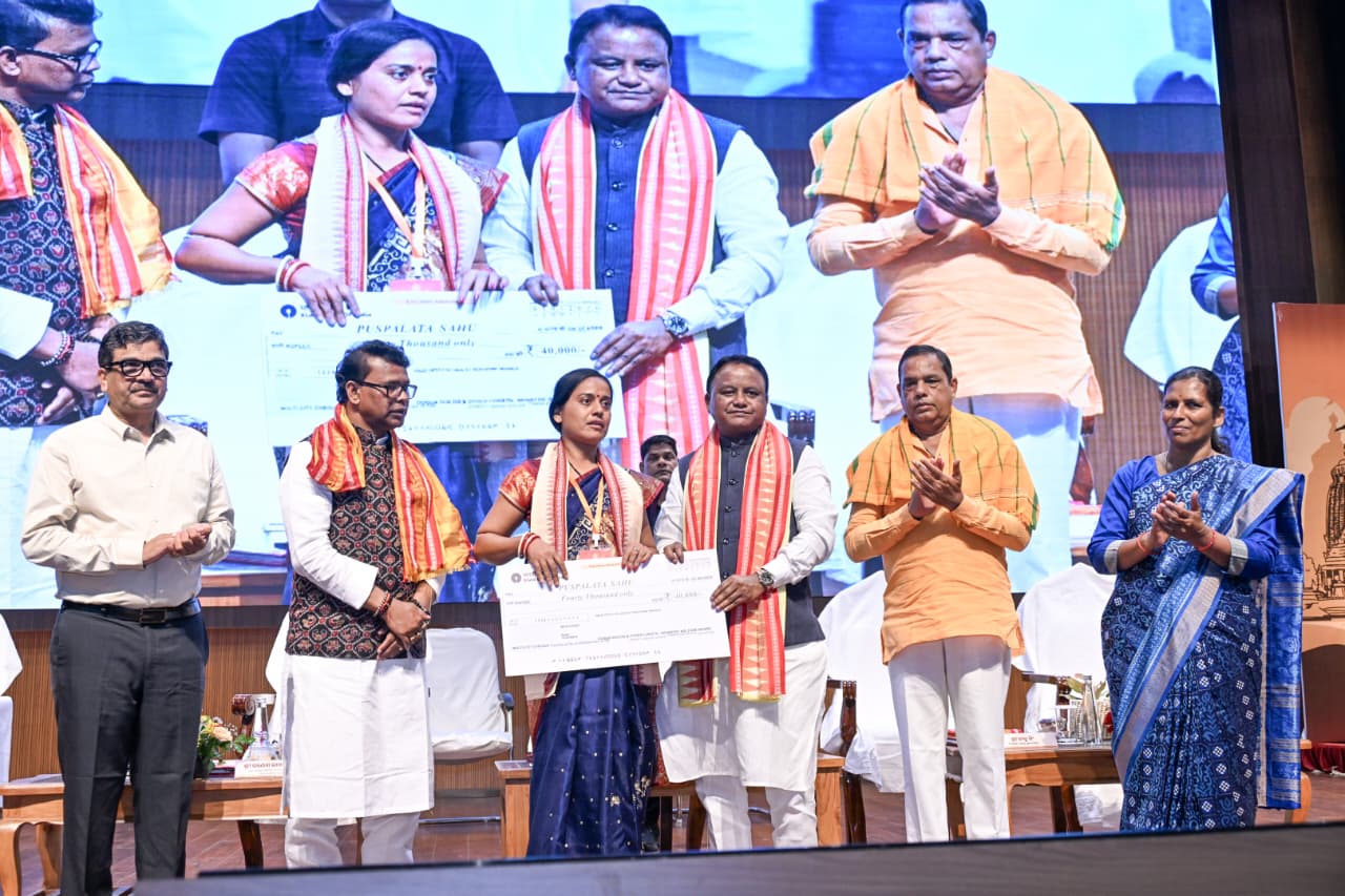 6,000 workers get new ID cards; Rs 150 crore assistance on international labour day