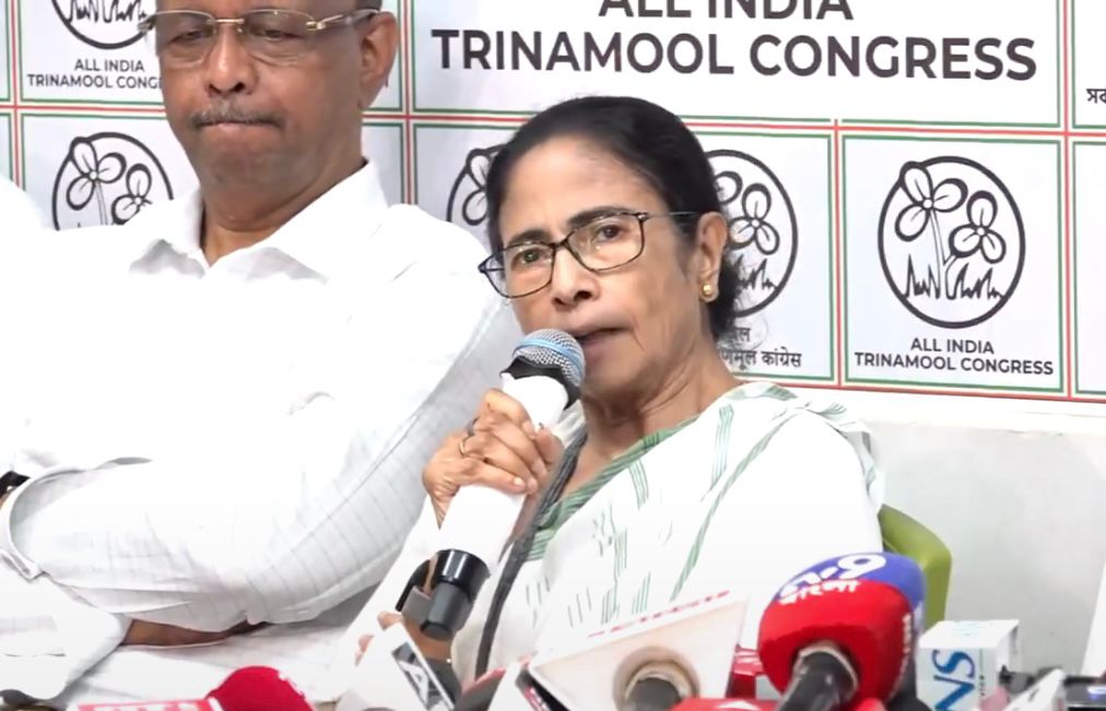 Mamata refuses to Resign, alleges ‘100 Seats Looted’ in Conspiracy
