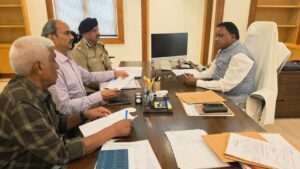 Odisha CM works on Holiday: ଛୁଟି ଦିନରେ ଅଫିସ କାର୍ଯ୍ୟ କଲେ ମୁଖ୍ୟମନ୍ତ୍ରୀ; ଆଇନ ଶୃଙ୍ଖଳା ପରିସ୍ଥିତି ସମ୍ପର୍କରେ କଲେ ଆଲୋଚନା