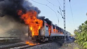 Rajdhani Express Fire Today: ରାଜଧାନୀ ଏକ୍ସପ୍ରେସରରେ ଅଗ୍ନିକାଣ୍ଡ
