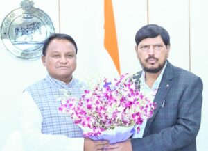 Union Minister Ramdas Athawale calls on Odisha CM Mohan Majhi