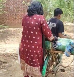 Shame in Padmapur: ପଦ୍ମପୁରରେ ଲଜ୍ଜା; ସାଇକେଲରେ ମାଆଙ୍କ ଶବ ବୋହିଲେ ଦୁଇ ଝିଅ