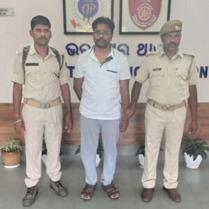 Professor arrested for sexually assaulting student: ଛାତ୍ରୀଙ୍କୁ ଯୌନ ନିର୍ଯାତନା ଦେବା ସହ ଅଶ୍ଲୀଳ ଫଟୋ ଭାଇରାଲ କରି ଗିରଫ ହେଲେ ପ୍ରଫେସର